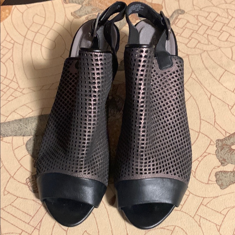 Rockport Mules with Perforated Design size 8 leather bronze/black